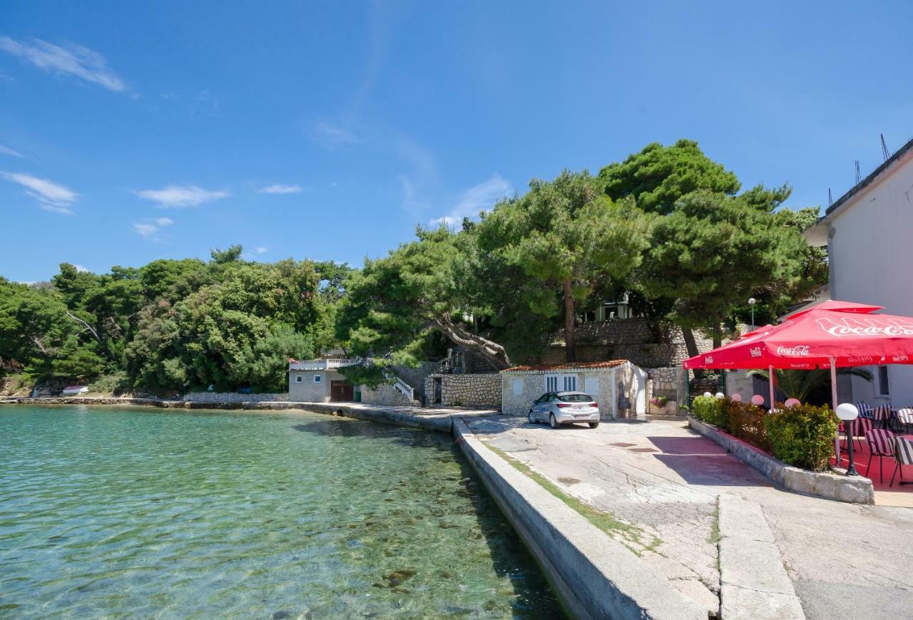 Apartments By The Sea In Lopar Exterior photo